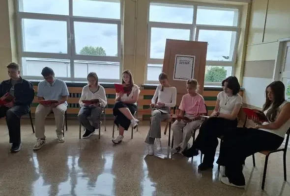Szkoła włączyła się w Narodowe Czytanie 2026 – prezentacja „Dziadów”