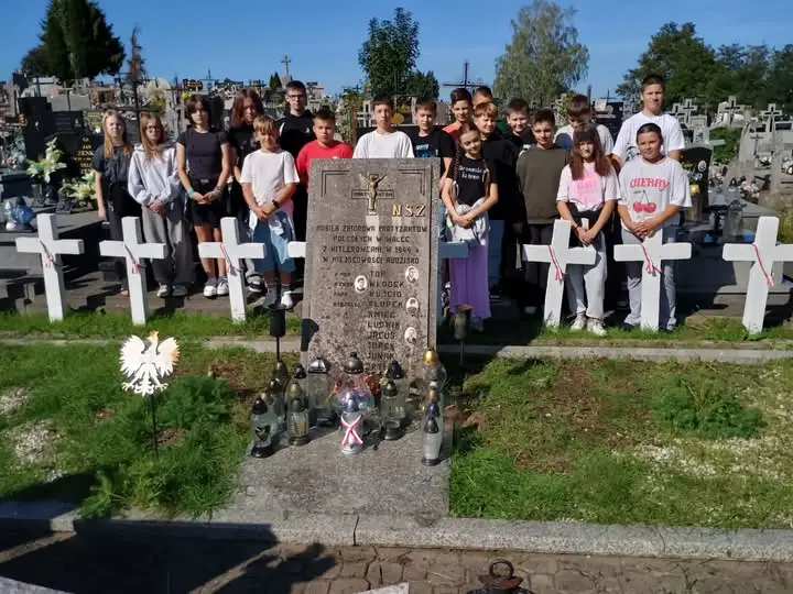 Uczniowie oddali hołd ofiarom września 1939 roku
