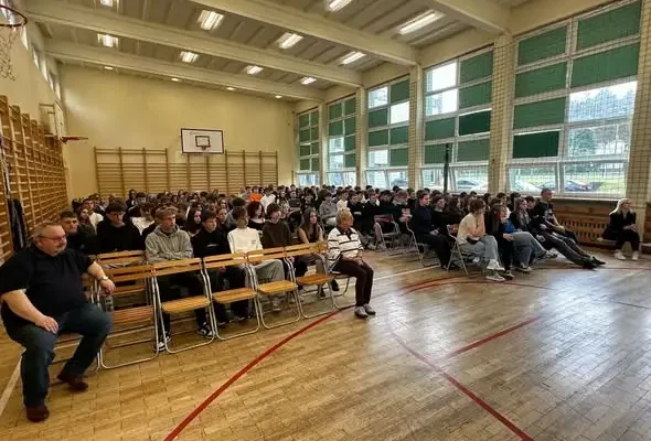 Uczniowie ze Stąporkowa uczyli się ratować życie pod okiem ratowników ze Szpitala św. Łukasza