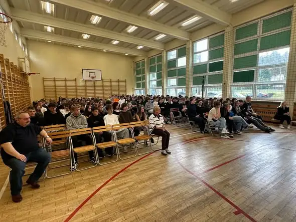 Uczniowie ze Stąporkowa uczyli się ratować życie pod okiem ratowników ze Szpitala św. Łukasza