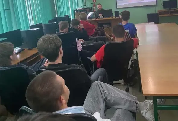 AI a ludzki umysł – psycholog o szansach, zagrożeniach i higienie cyfrowej