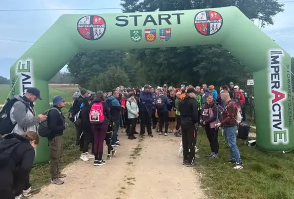 V Maraton Pieszy „Pożegnanie z Afryką” w gminie Smyków – 145 piechurów na 50-kilometrowej trasie