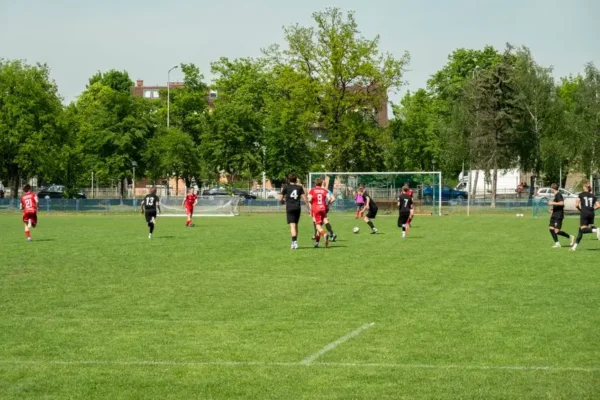 Derby powiatu: Radiatorki Stąporków zagrają z Tęczą Gowarczów