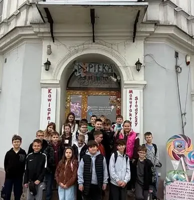 Słodka wycieczka klasy IVa z Jedynki – warsztaty czekolady i kino w Kielcach