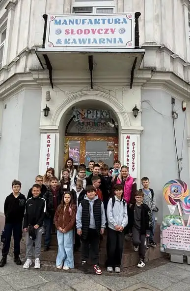 Słodka wycieczka klasy IVa z Jedynki – warsztaty czekolady i kino w Kielcach