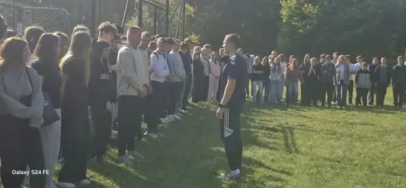 Ćwiczenia ewakuacyjne w szkole w Stąporkowie z udziałem strażaków z Końskich