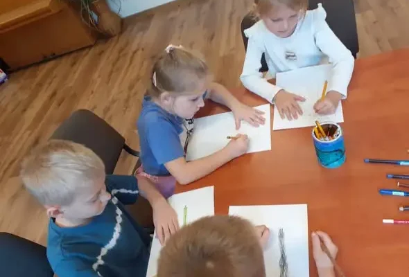 Sensoryczne czwartki w Gowarczowie – kreatywne zajęcia dla dzieci
