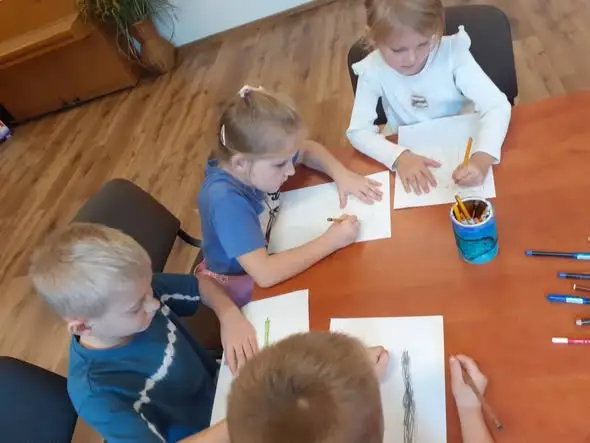 Sensoryczne czwartki w Gowarczowie – kreatywne zajęcia dla dzieci