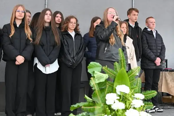 Sulborowice: odsłonięto pomnik ofiar pacyfikacji z 1944 roku