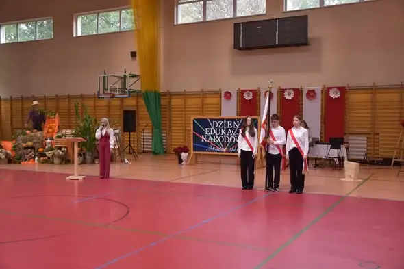 Dzień Edukacji Narodowej w Fałkowie – akademia „Tkacze słów” i nagrody dla nauczycieli