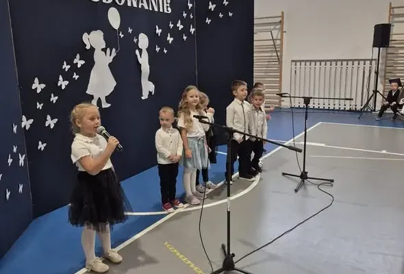 Ślubowanie i pasowanie na ucznia oraz przedszkolaka w Szkole Podstawowej nr 1 w Stąporkowie