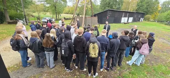 Uczniowie ze Stąporkowa odkrywali hutnicze dziedzictwo w Maleńcu