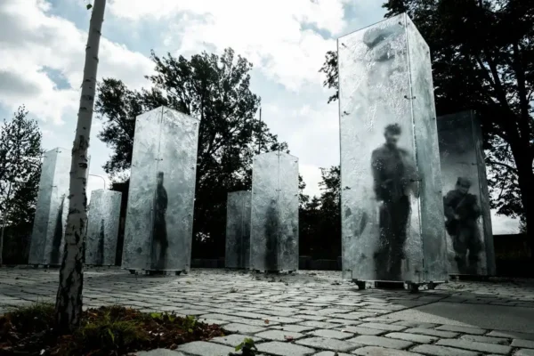 Uczniowie z Końskich poznali losy polskich leśników w KL Auschwitz