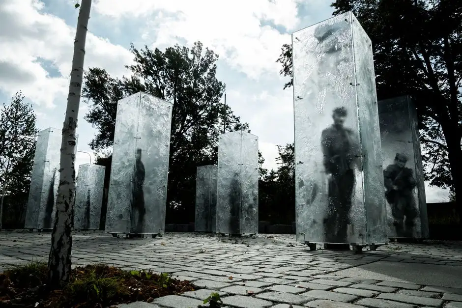 Uczniowie z Końskich poznali losy polskich leśników w KL Auschwitz